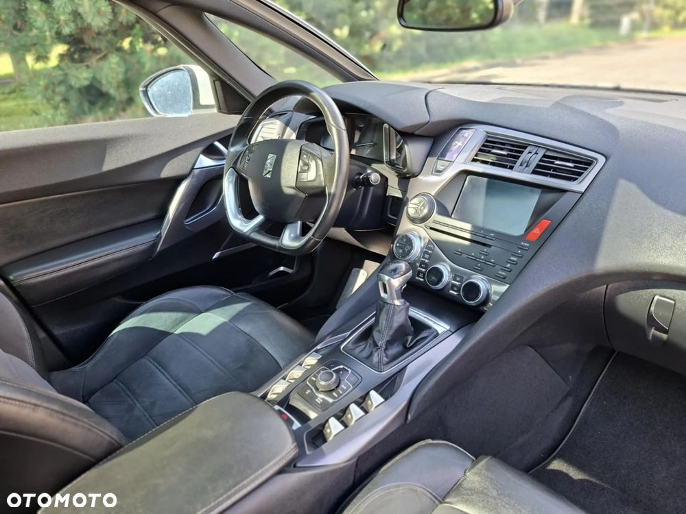 Citroën DS5 HDi 165 SoChic - 11