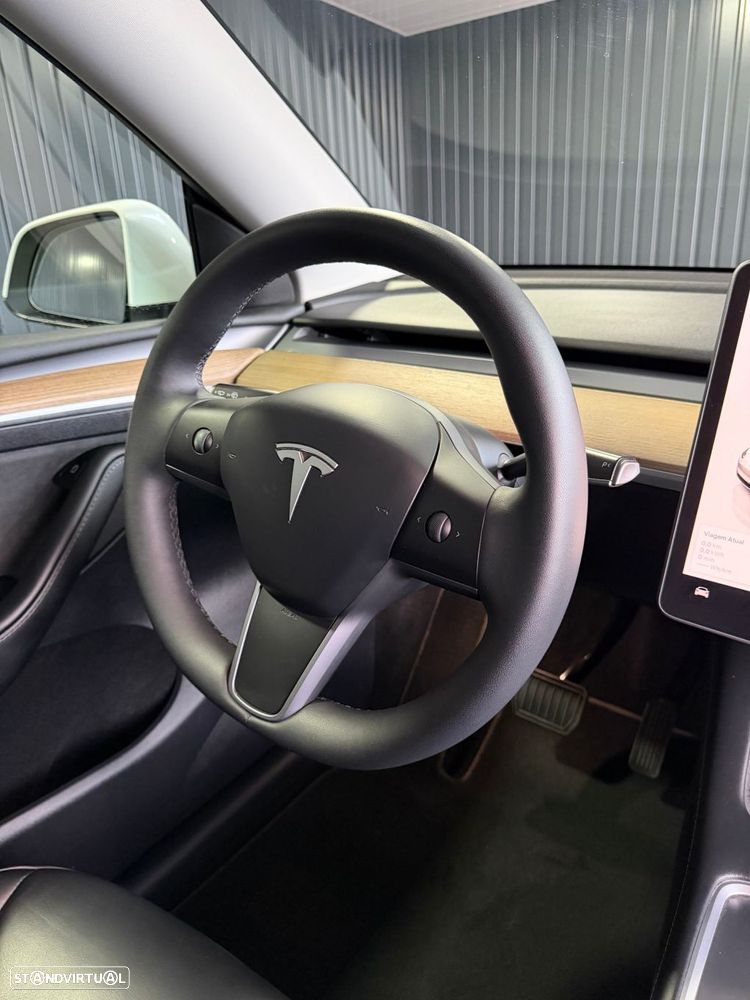 Tesla Model Y - 12