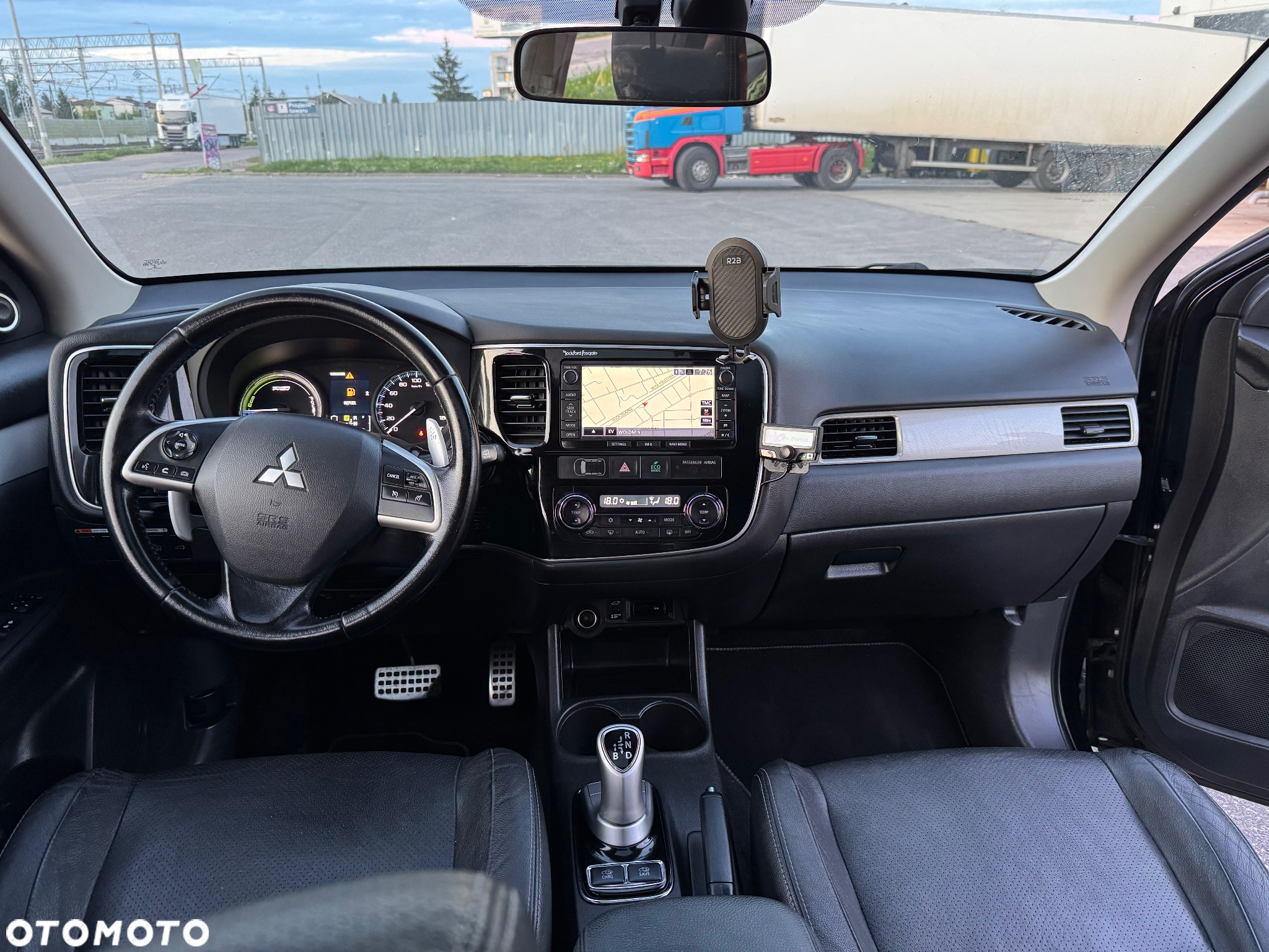 Mitsubishi Outlander PHEV Intense + - 7
