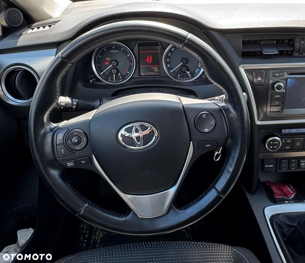 Toyota Auris 1.6 Premium + - 17