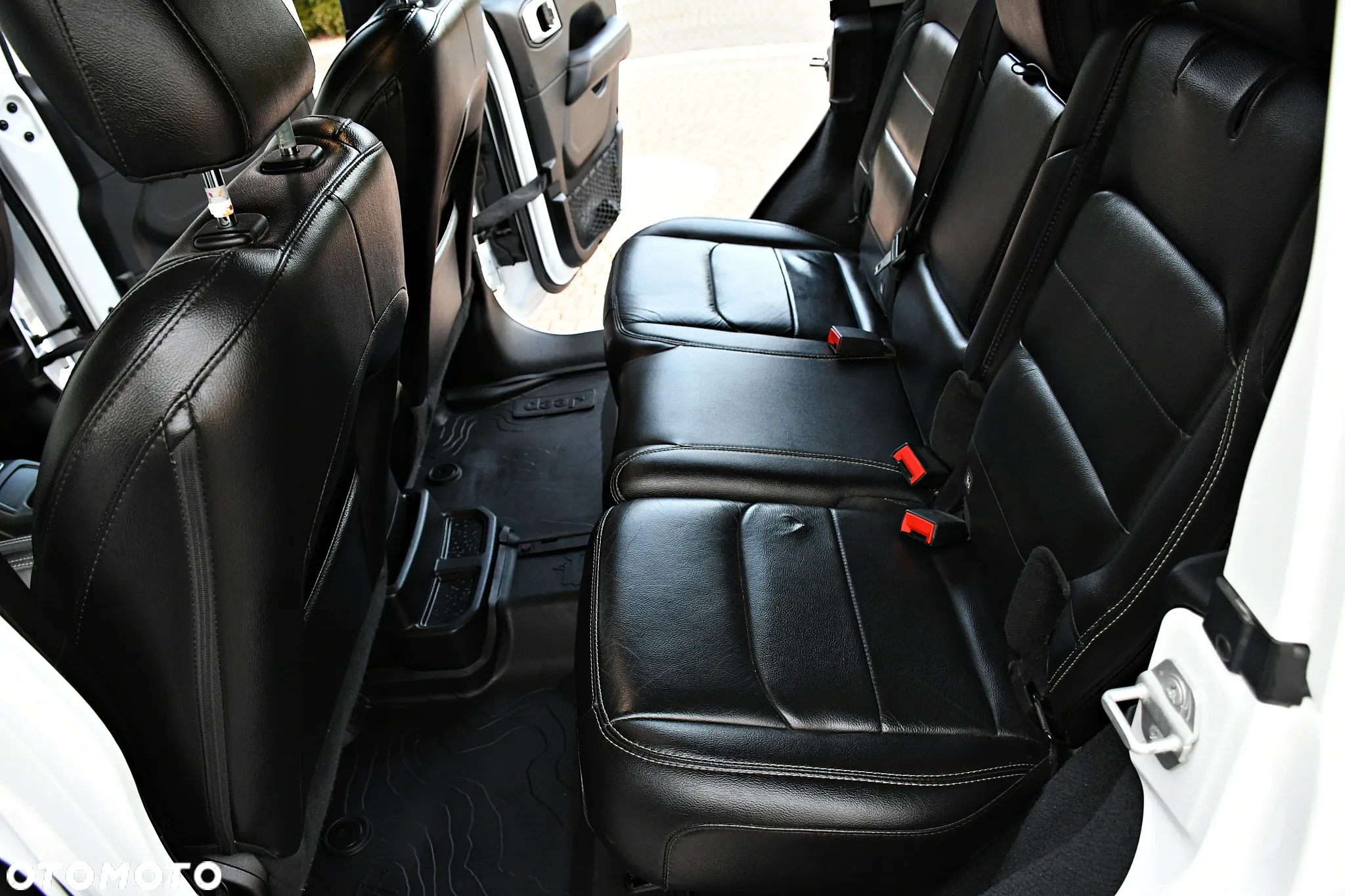 Jeep Wrangler Unlimited GME 2.0 Turbo Sahara - 24