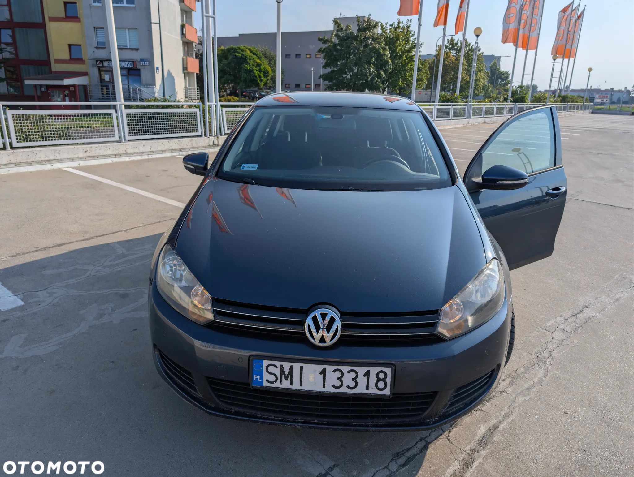 Volkswagen Golf - 1