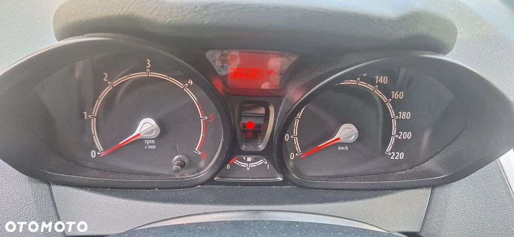 Ford Fiesta 1.4 TDCi Ambiente - 6