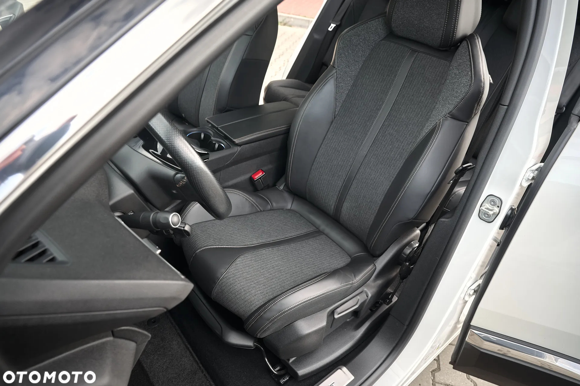 Peugeot 3008 1.5 BlueHDi GT S&S - 21