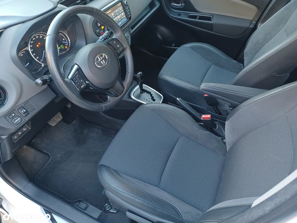 Toyota Yaris 1.5 VVT-i Selection - 11