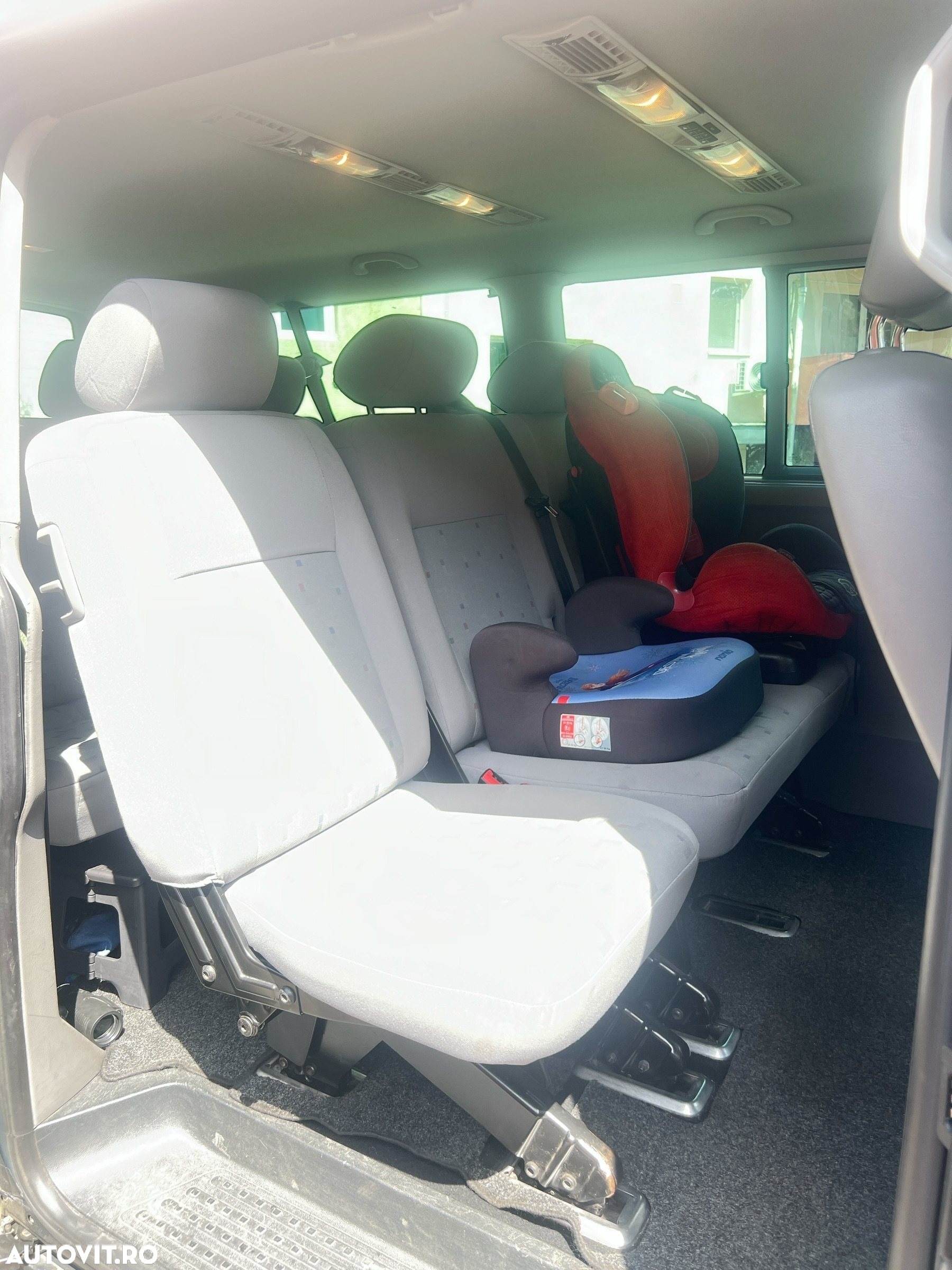 Volkswagen Caravelle - 10