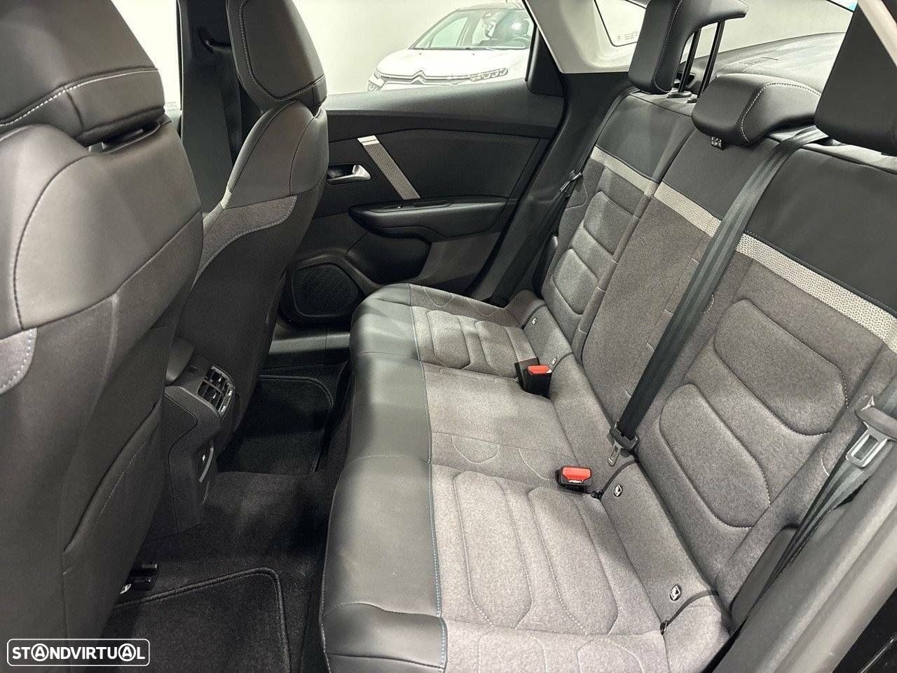 Citroën C4 X 1.2 PureTech Plus EAT8 - 10