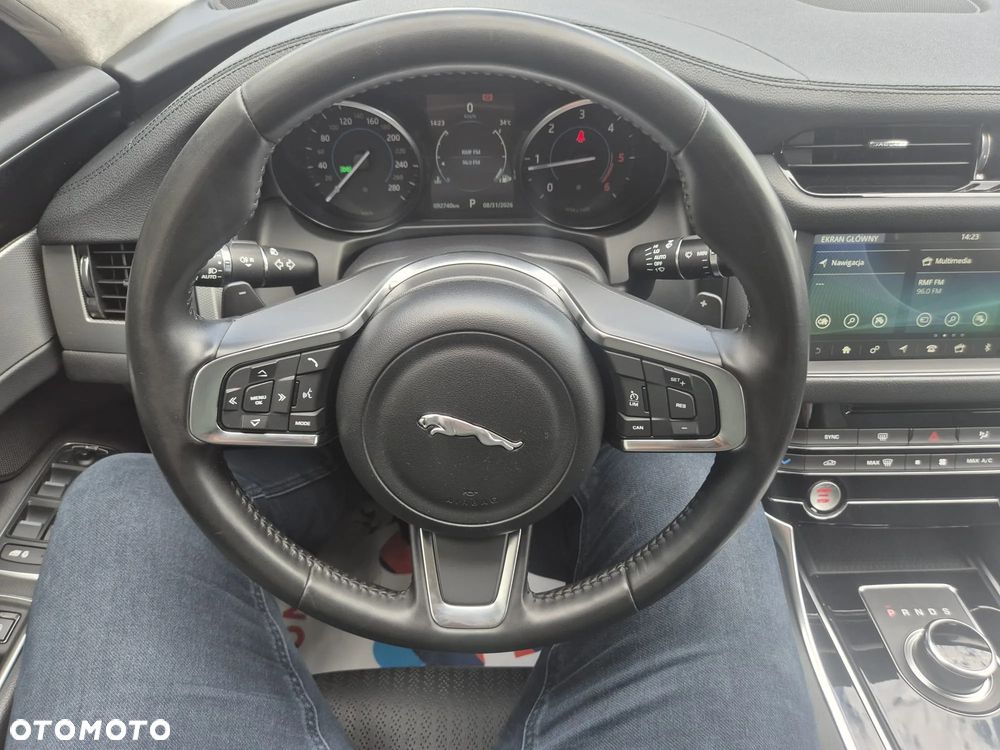 Jaguar XF 20d Prestige - 23