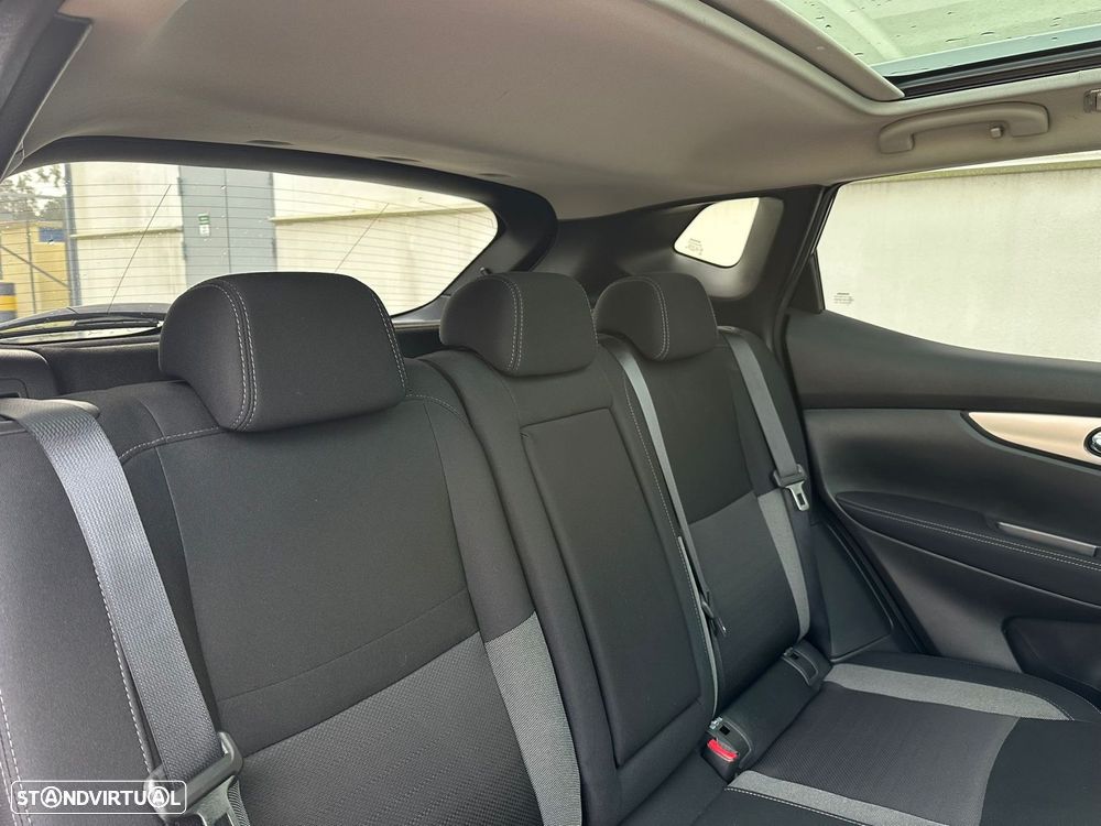 Nissan Qashqai 1.5 dCi N-Connecta 18 - 10