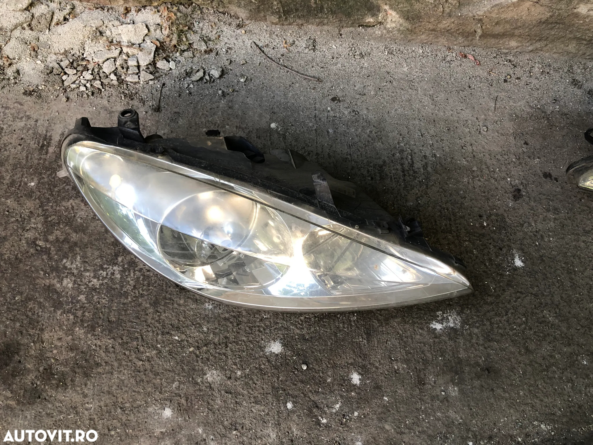 Far stanga/Far dreapta Peugeot 307 2002 - 11