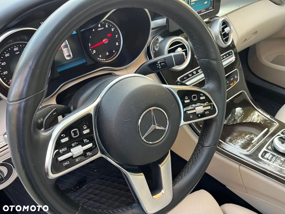 Mercedes-Benz Klasa C 300 4Matic 9G-TRONIC Exclusive - 26