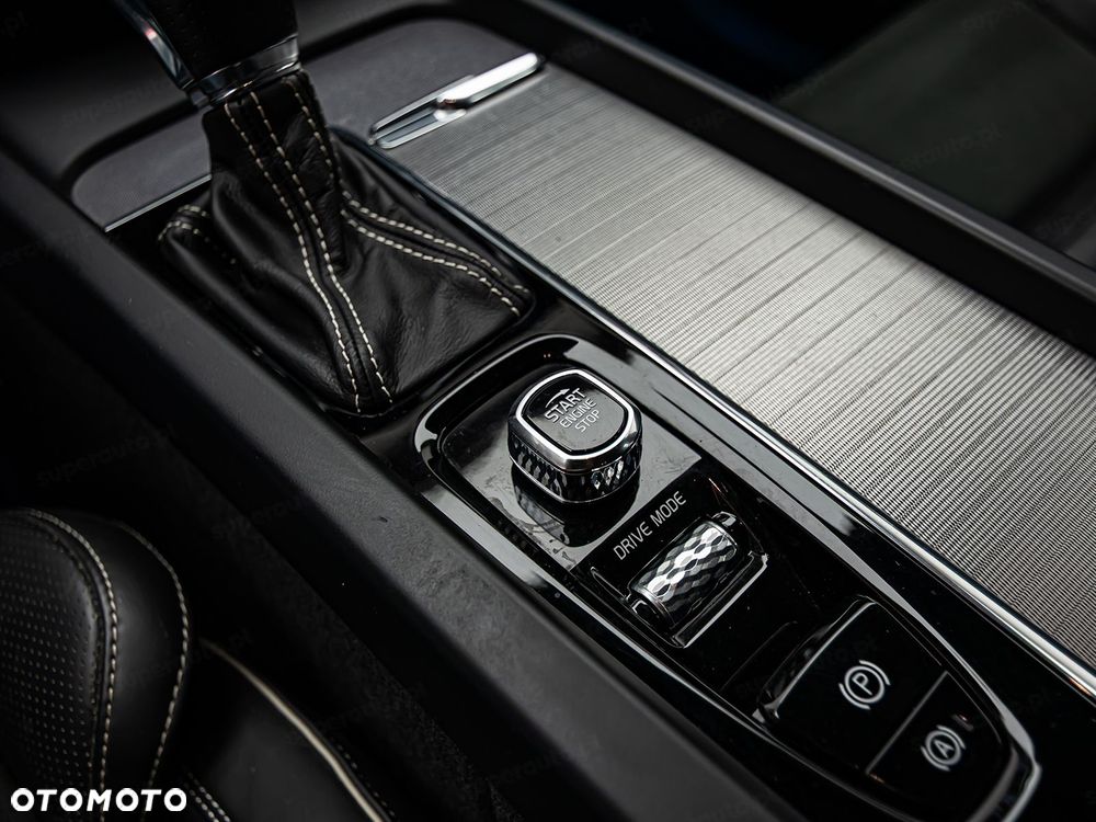 Volvo XC 60 D4 R-Design - 22
