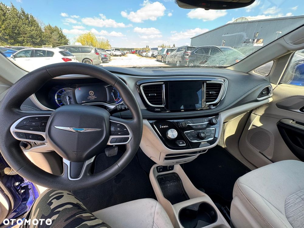 Chrysler Pacifica - 11