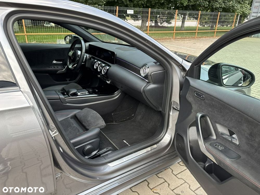 Mercedes-Benz Klasa A 220 4-Matic AMG Line 7G-DCT - 16