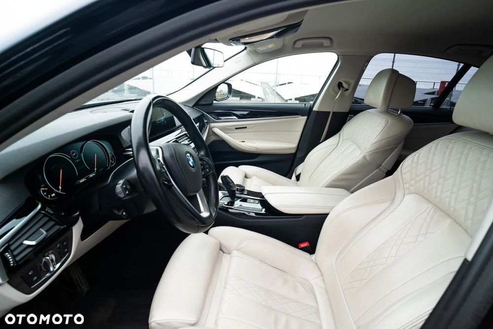 BMW Seria 5 540i xDrive Sport Line sport - 10