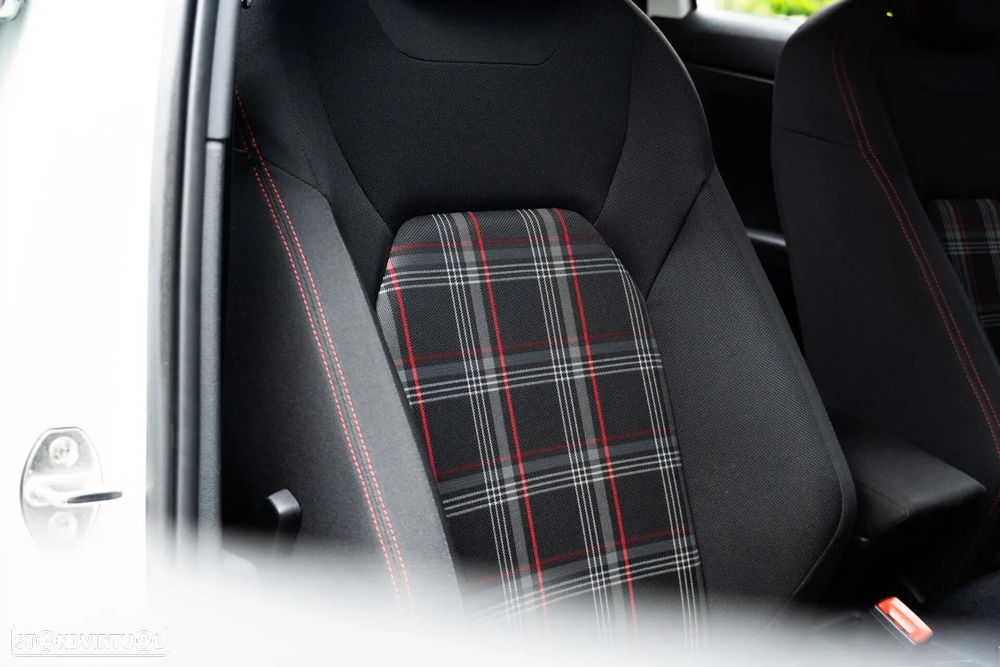 VW Polo 2.0 TSI DSG GTI - 42
