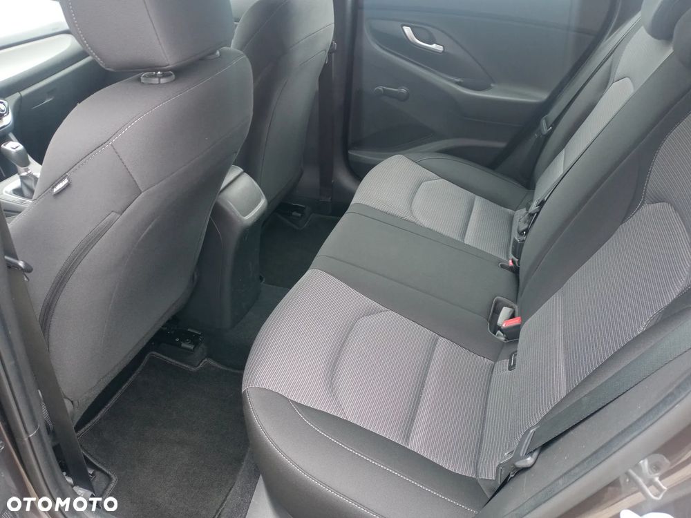 Hyundai i30 1.6 D Comfort - 10