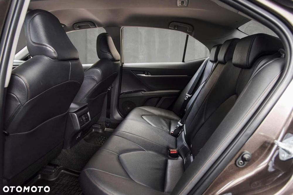 Toyota Camry 2.5 Hybrid Executive CVT - 8