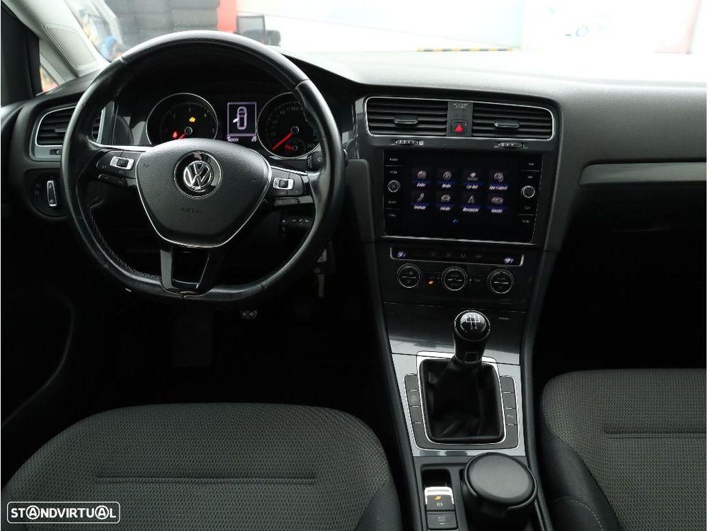 VW Golf Variant 1.6 TDi Confortline - 16