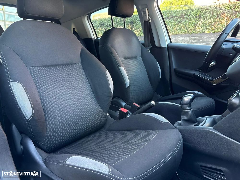 Peugeot 208 1.4 HDi SE Style - 11