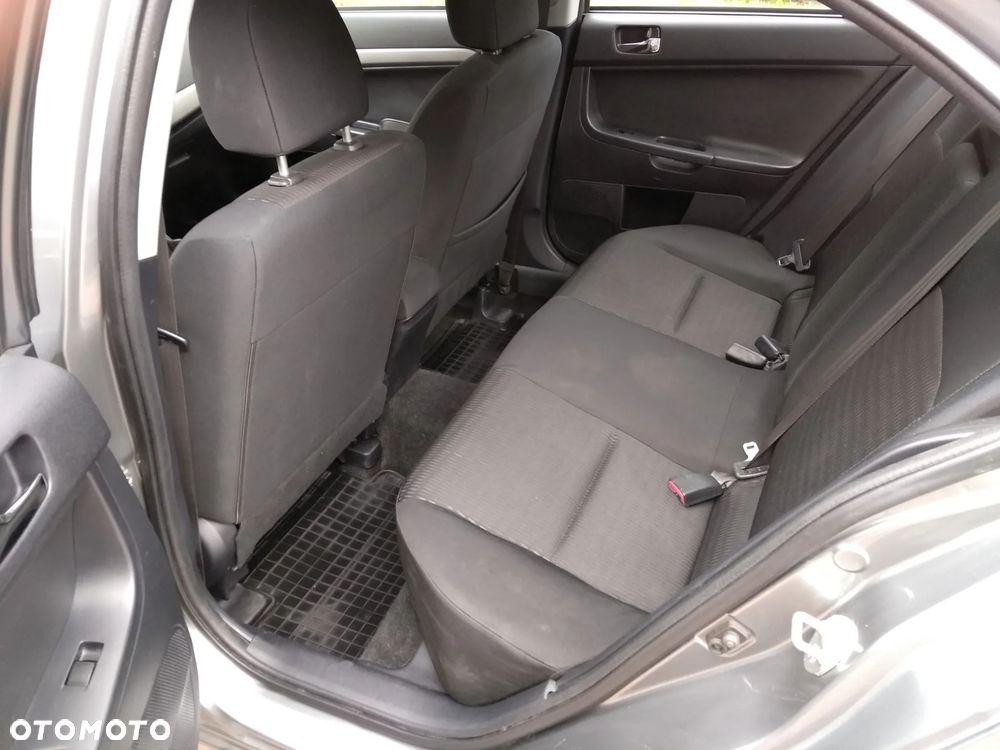 Mitsubishi Lancer 1.6 Invite - 11