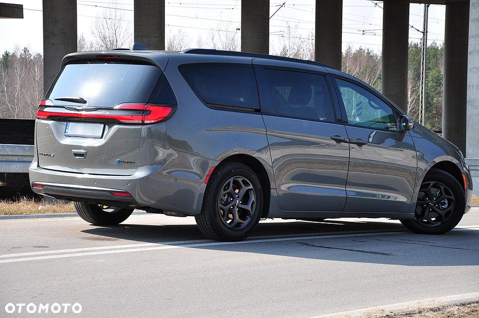 Chrysler Pacifica - 16