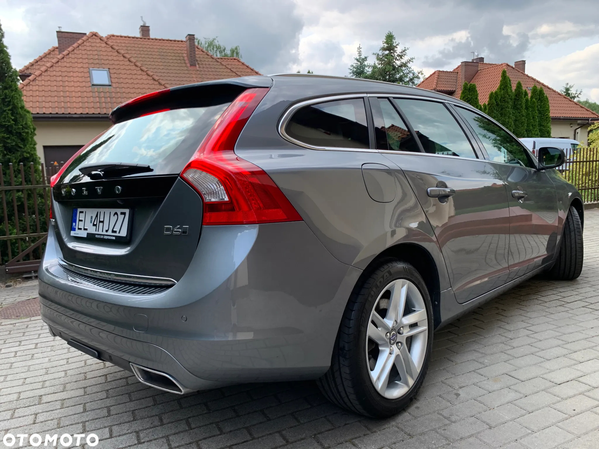 Volvo V60 D6 AWD Plug-in Hybrid Summum - 5