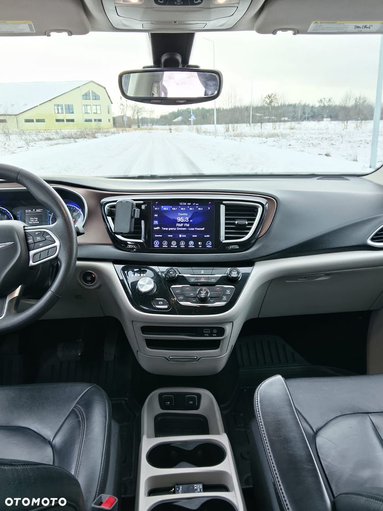 Chrysler Pacifica - 10