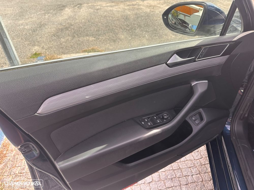 VW Passat Variant - 17