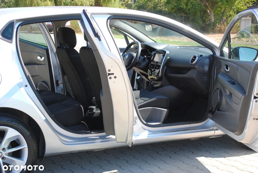 Renault Clio 1.2 16V 75 LIMITED - 23
