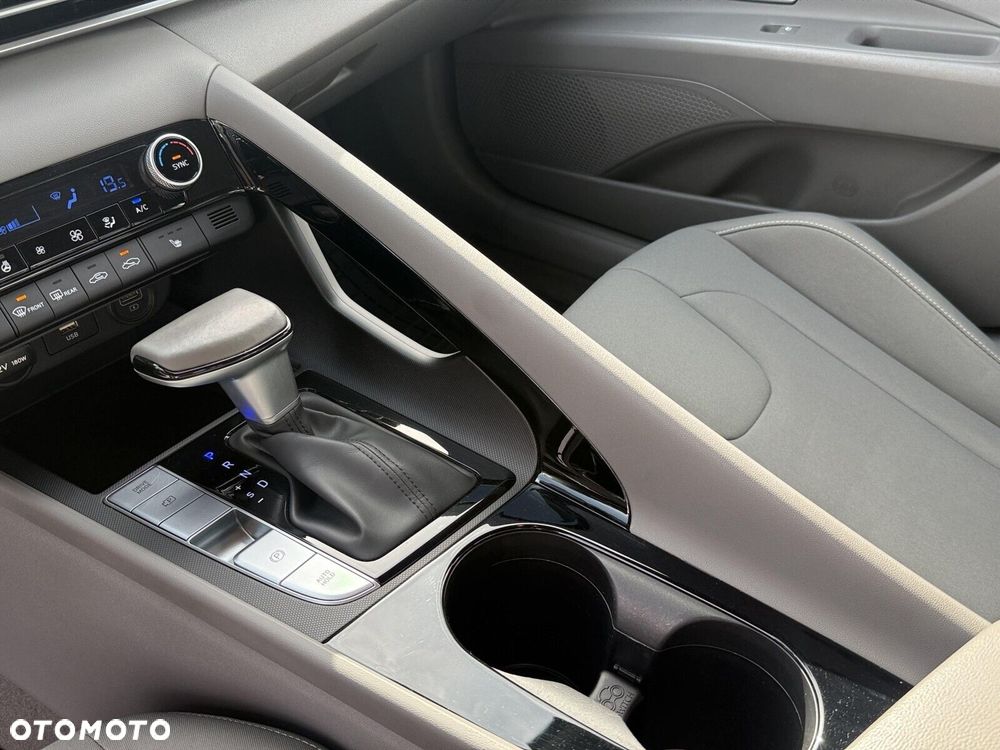 Hyundai Elantra 1.6 Smart CVT - 14