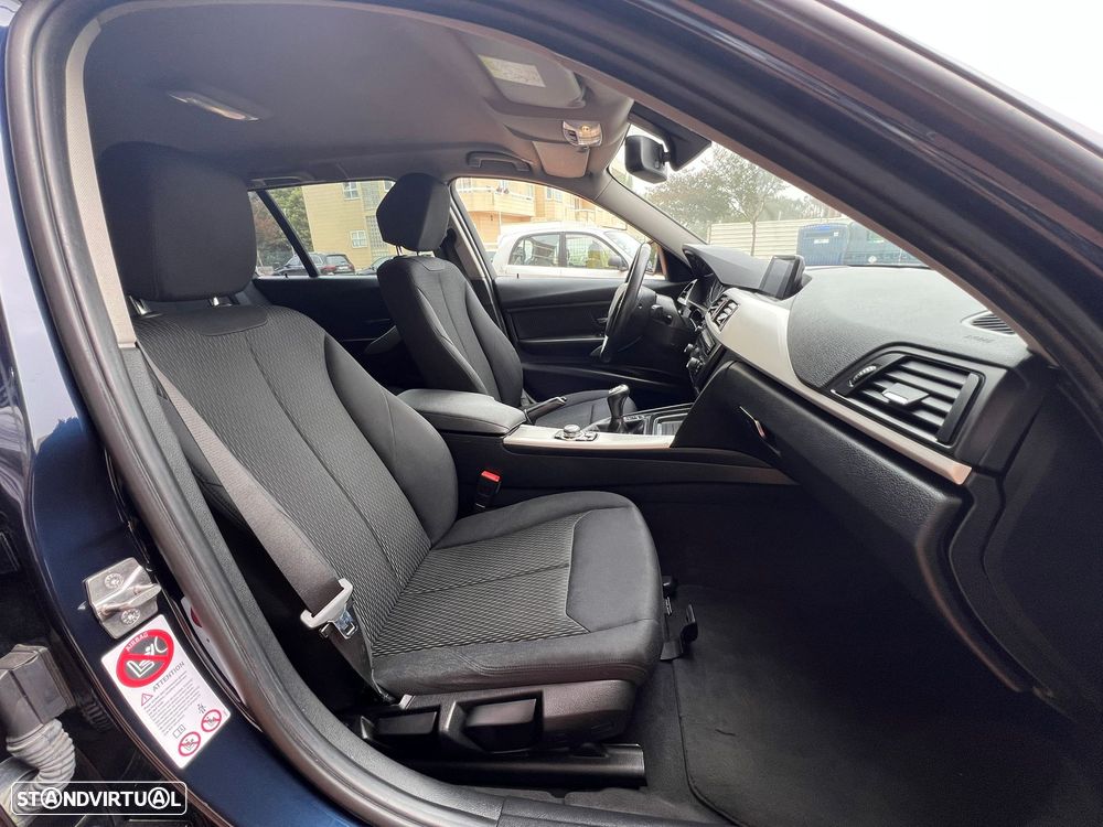 BMW 318 d Dynamic - 6