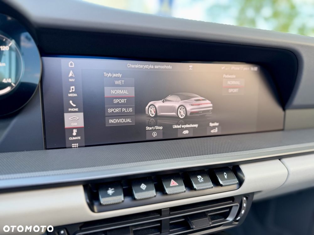 Porsche 911 Carrera 4S - 28