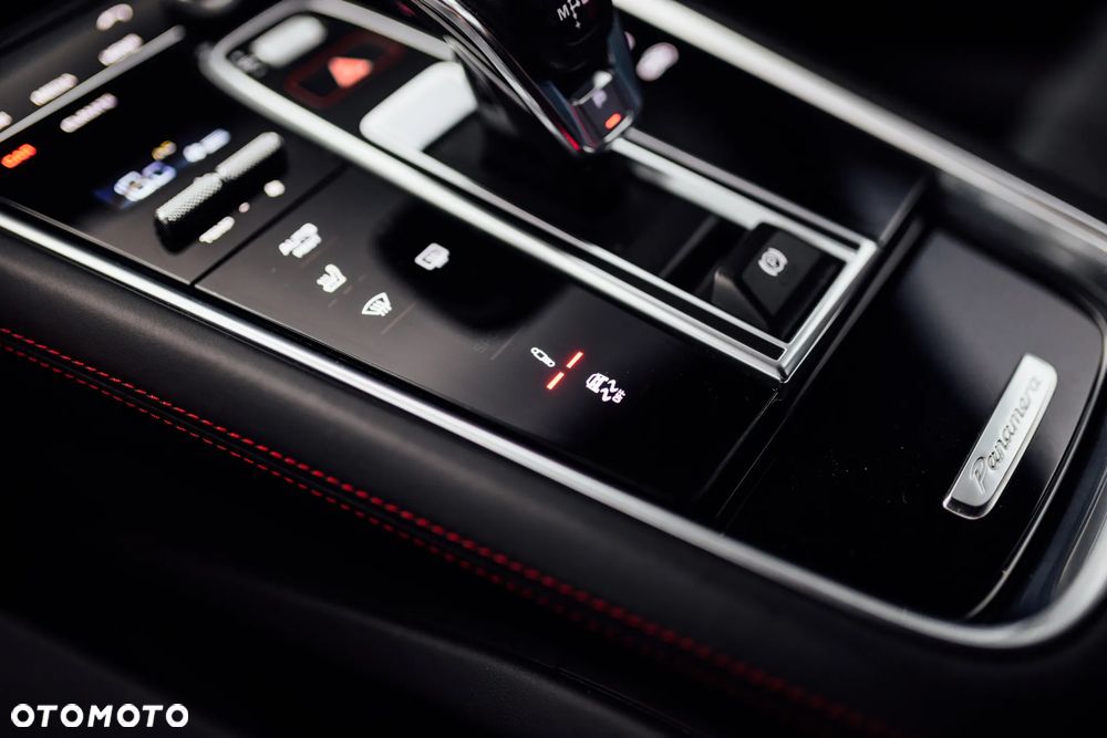 Porsche Panamera GTS GPF - 28