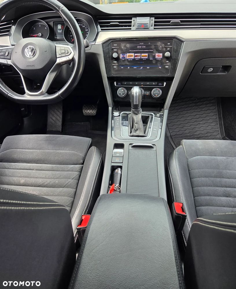 Volkswagen Passat - 11