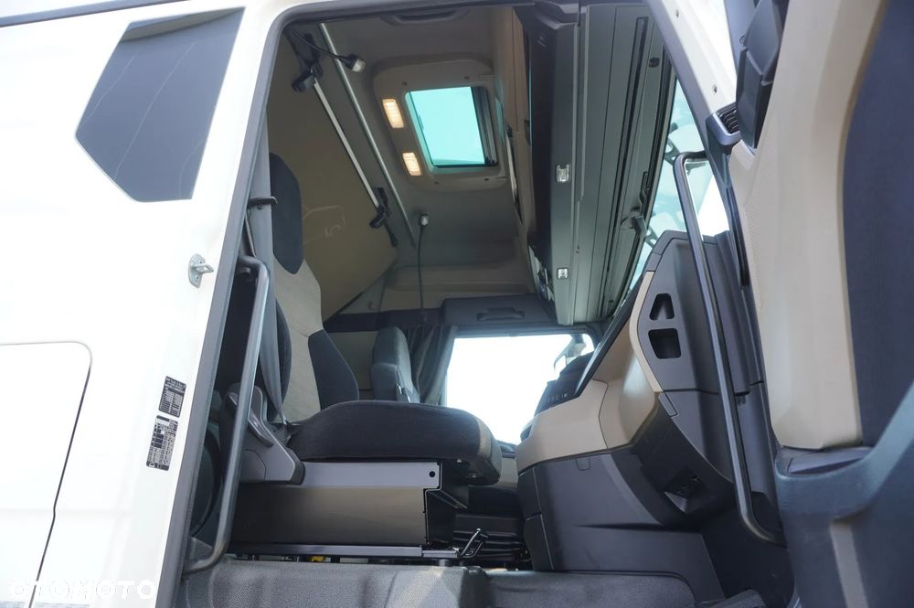 MAN TGX 26.470 6x2 / BDF / 2022 - 26