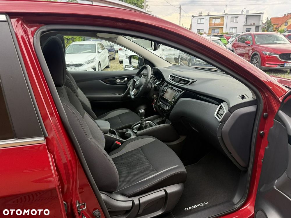 Nissan Qashqai 1.3 DIG-T N-WAY - 24