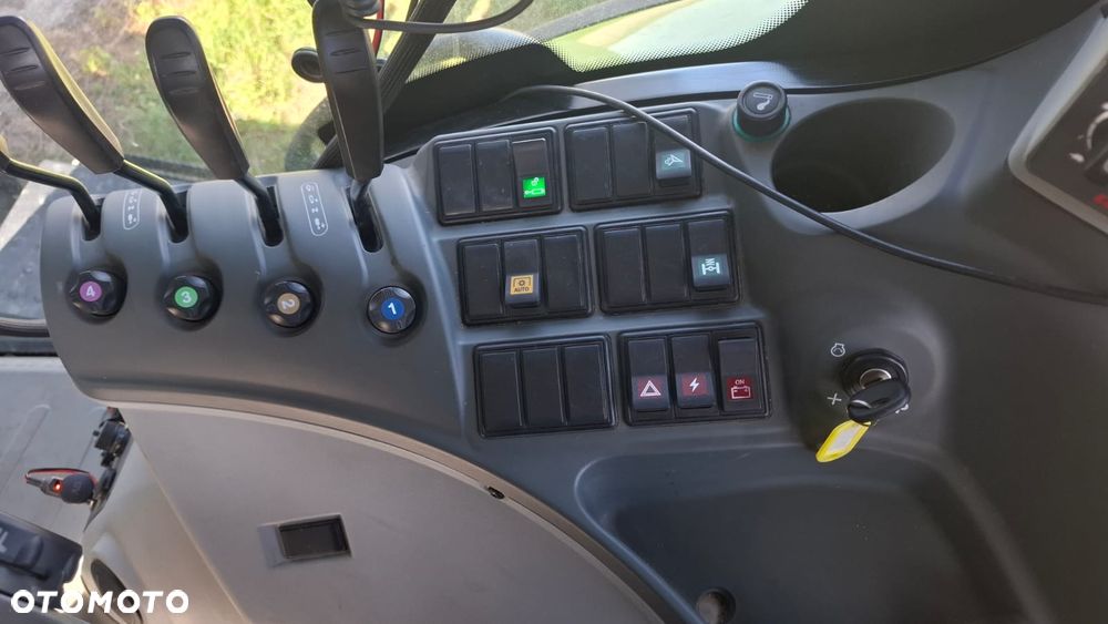 Claas AXION 830 HEXASHIFT CONCEPT - 12