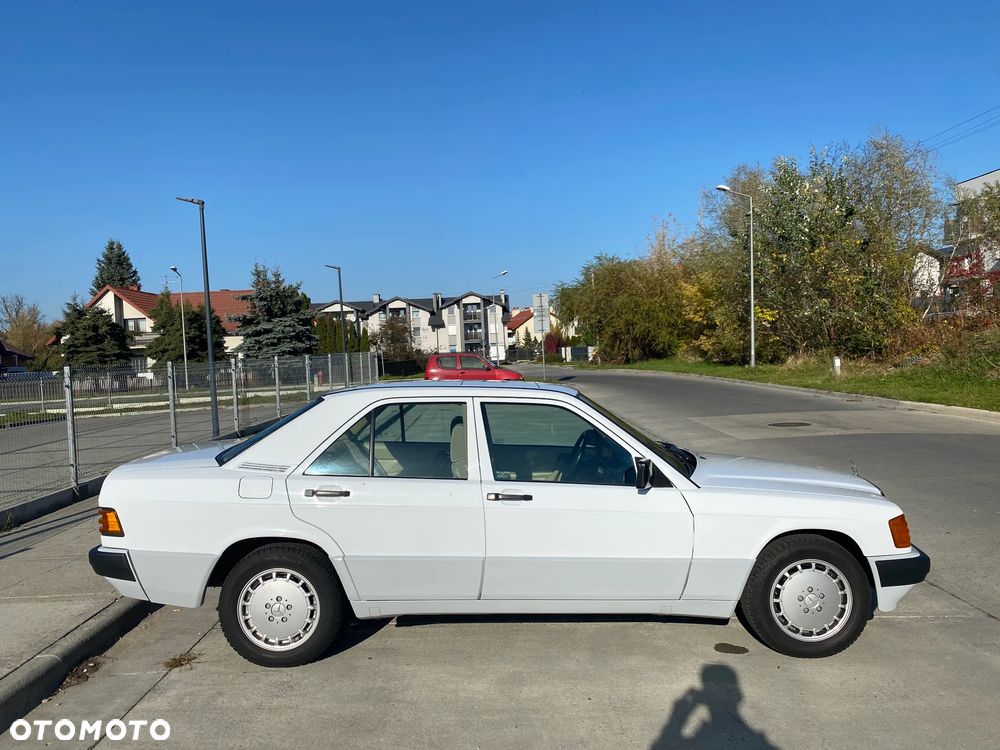 Mercedes-Benz W201 (190) - 6