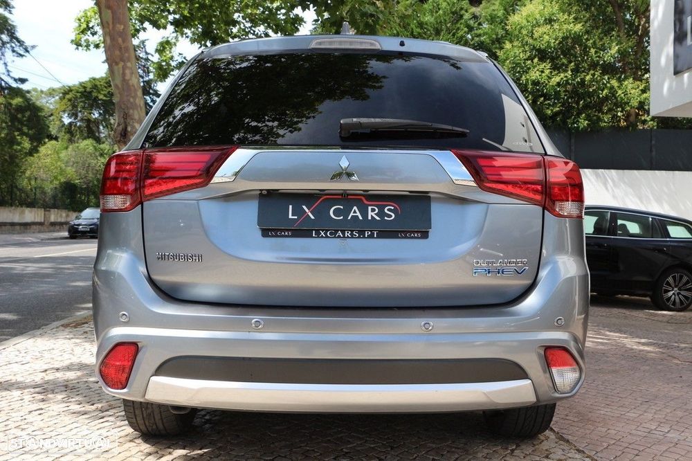 Mitsubishi Outlander 2.0 MIVEC Instyle Navi+ - 9