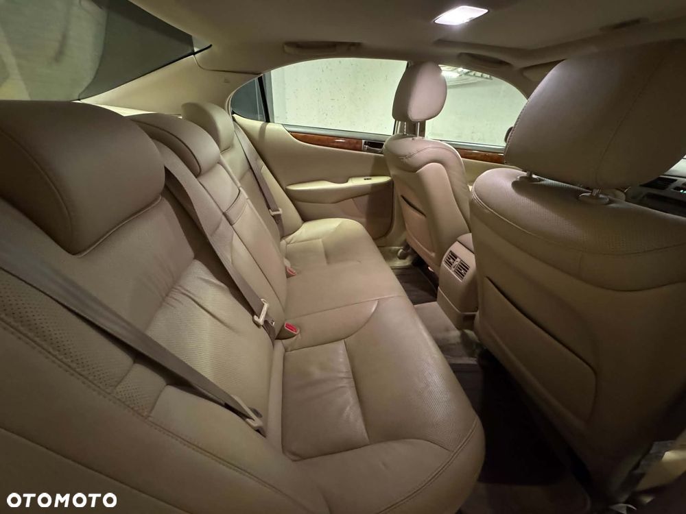 Lexus ES - 10