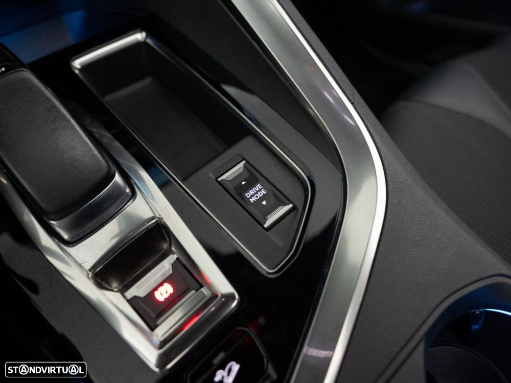 Peugeot 3008 1.6 Hybrid4 GT e-EAT8 - 26