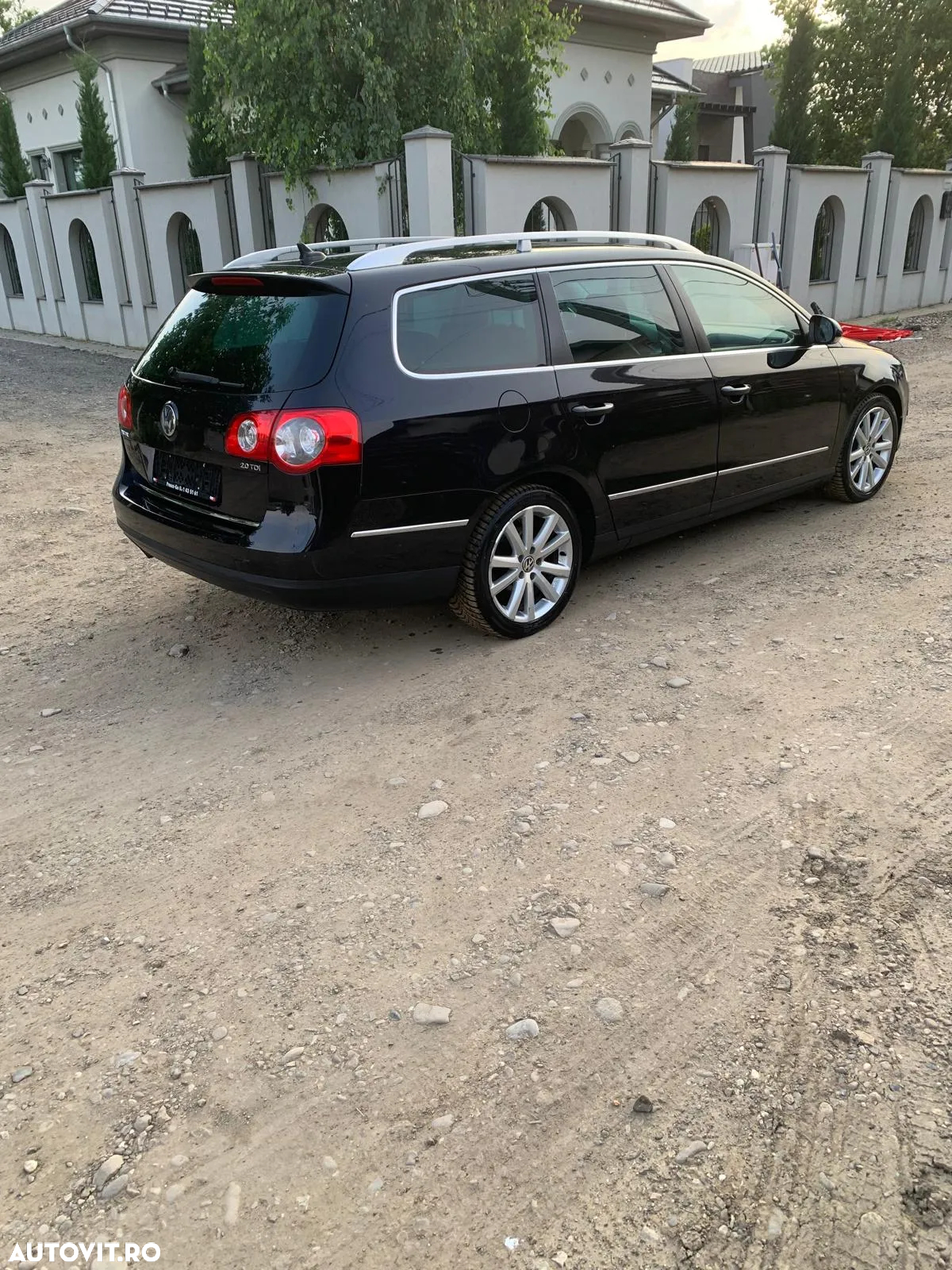 Volkswagen Passat Variant 2.0 TDI Blue TDI Highline - 3