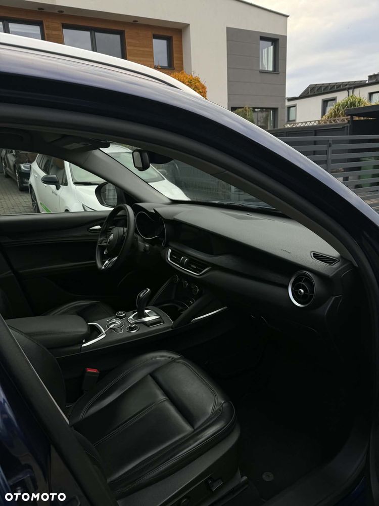 Alfa Romeo Stelvio - 8
