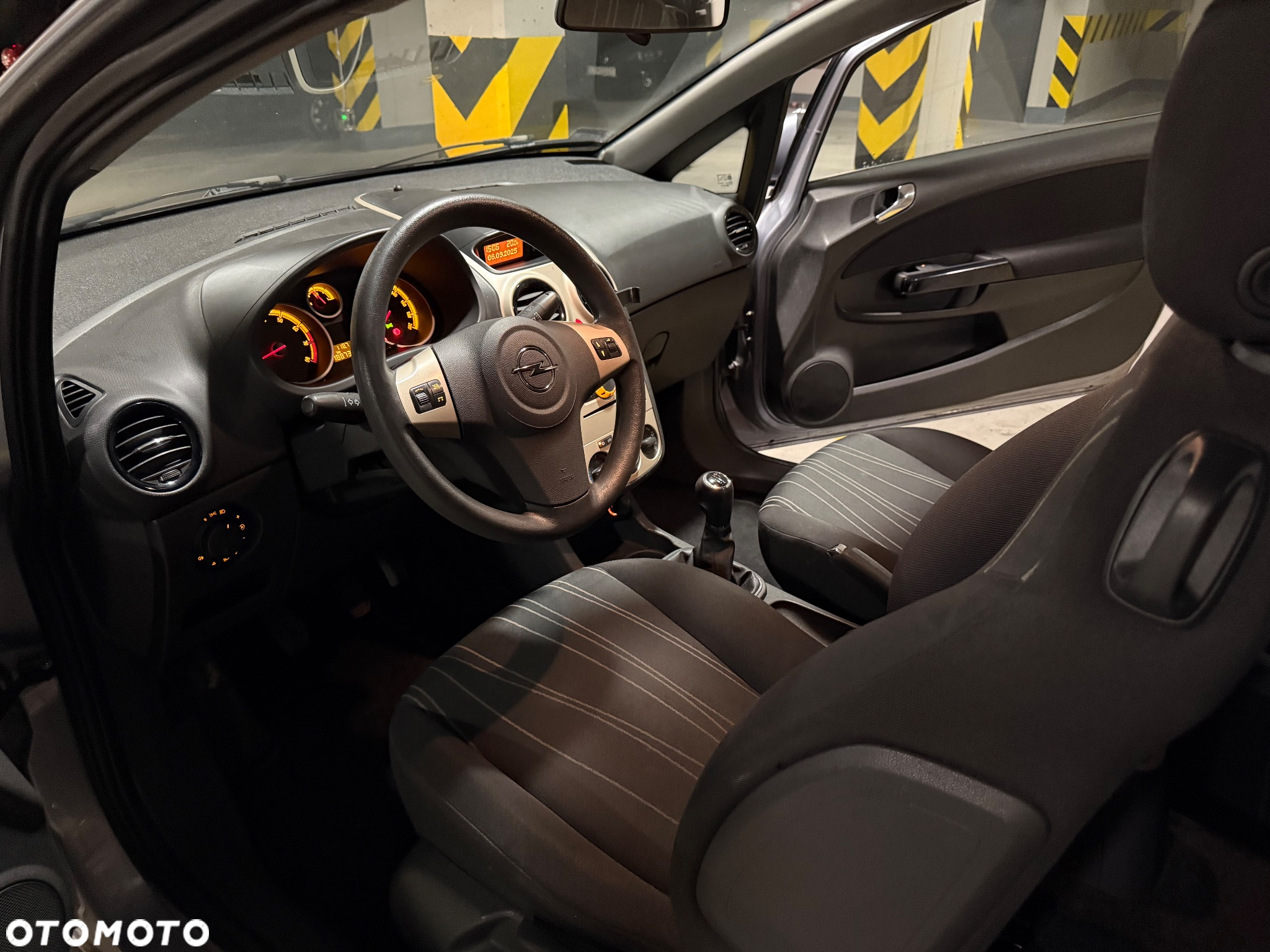 Opel Corsa 1.4 16V Cosmo - 10