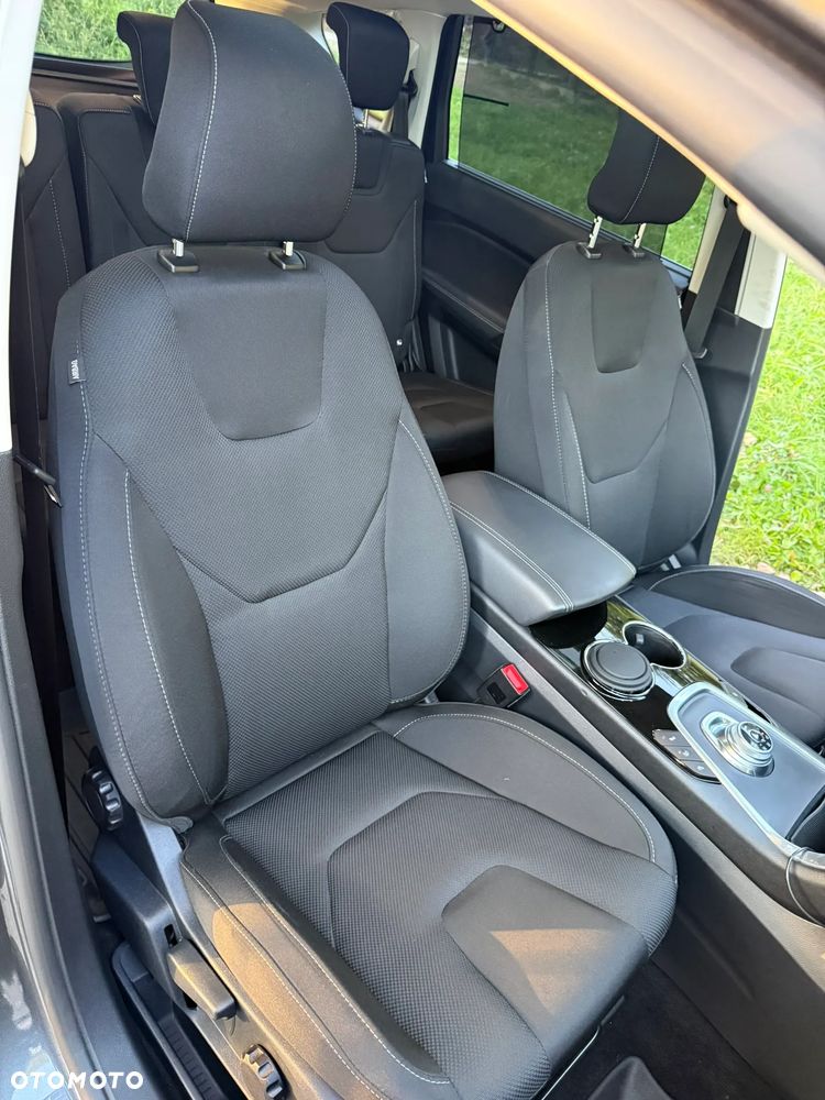 Ford S-Max - 13