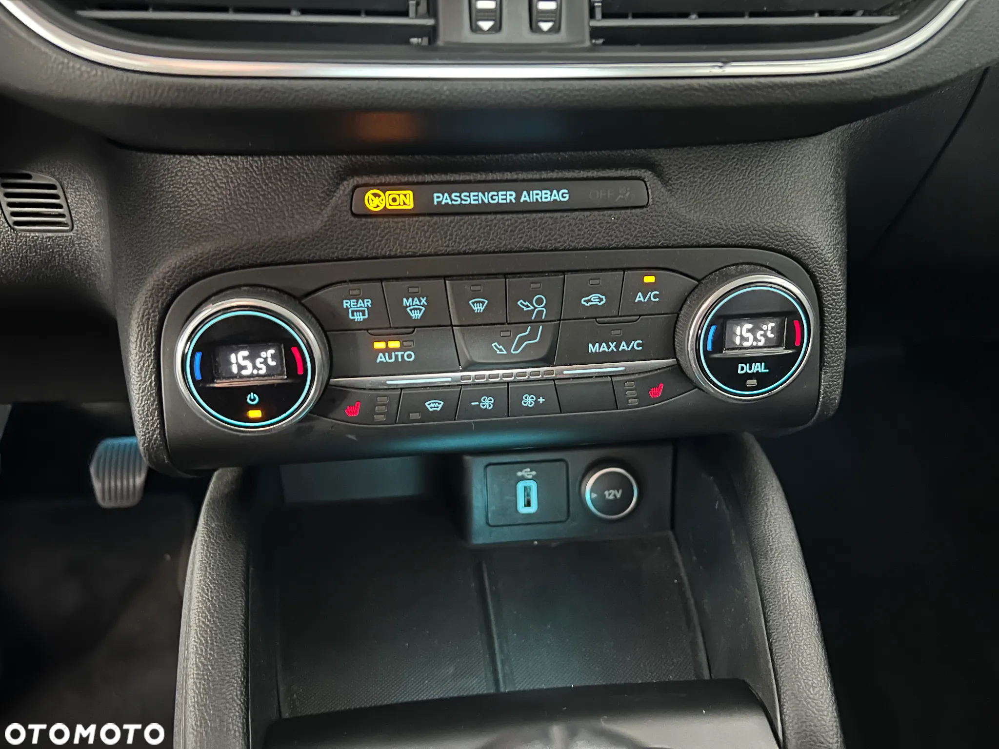 Ford Focus 1.0 EcoBoost Titanium Business - 28