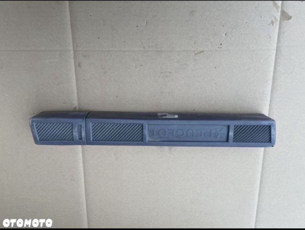 27R030014 trójkąt ostrzegawczy fabryczny Peugeot 207 - 1