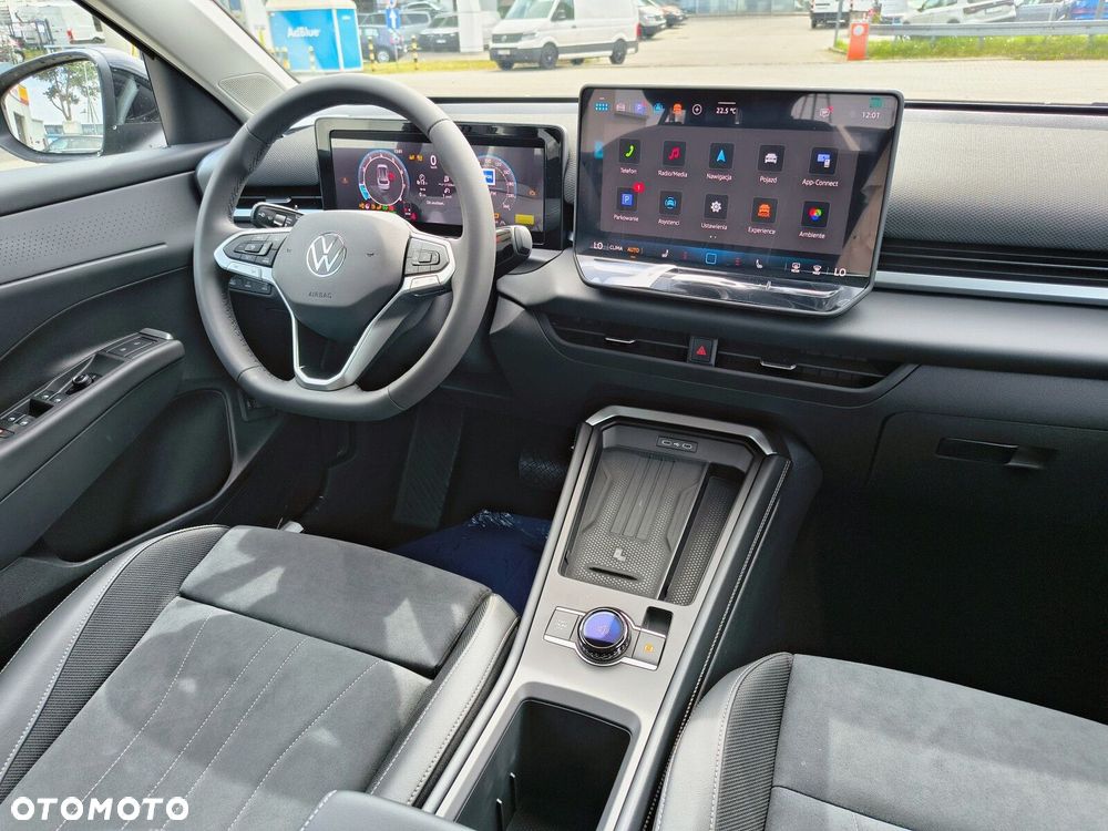 Volkswagen T-Roc - 13