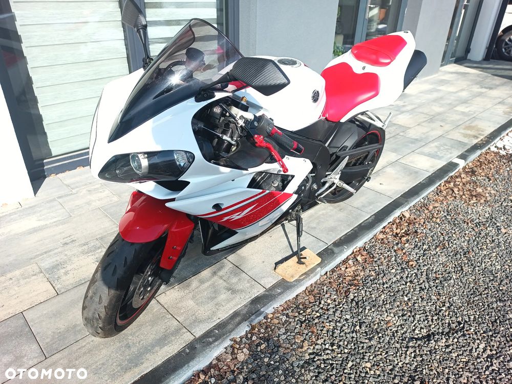 Yamaha R1 - 4